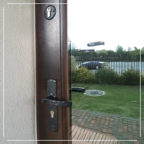Klamka Jarboj 1091 z otworem na wkładkę