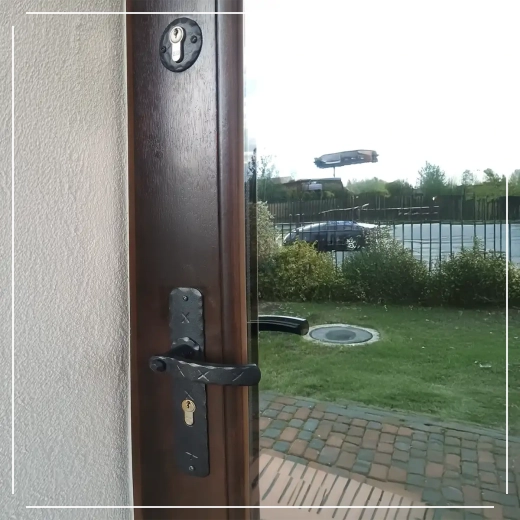 Klamka Jarboj 1091 z otworem na wkładkę