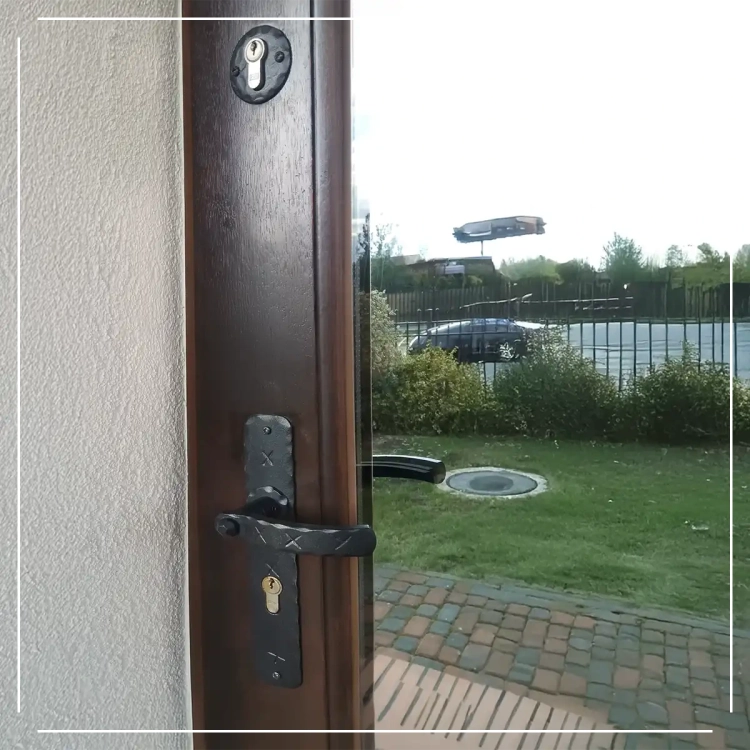 Klamka Jarboj 1091 z otworem na wkładkę